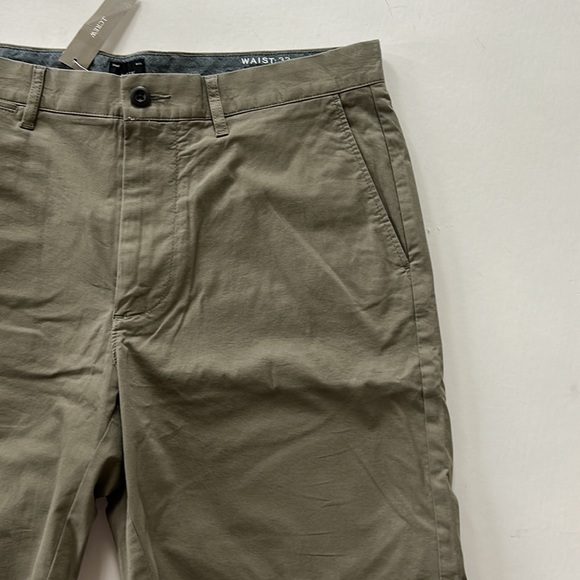 J. Crew Men’s 9” Stretch Chino Short - Picture 2 of 5